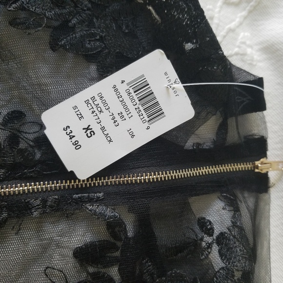 WINDSOR Lace Crop Top - Picture 2 of 3